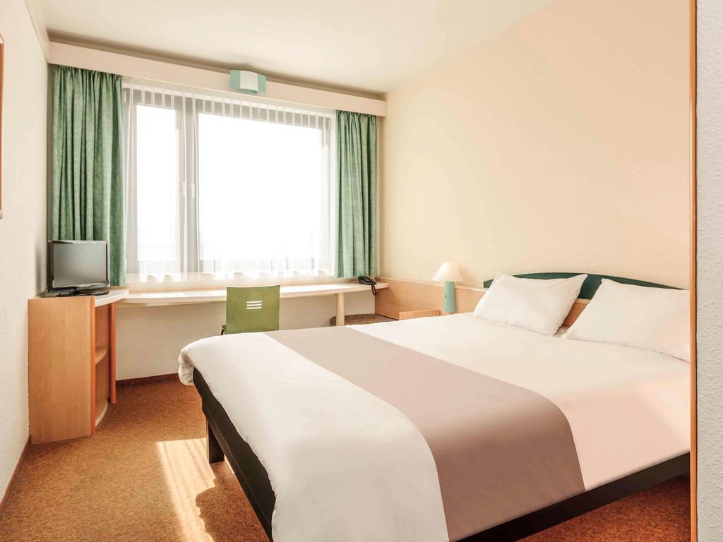 Ibis Rostock Am Stadthafen Exterior photo